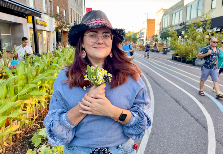 Avenue Mont-Royal has become a beautiful garden 😍